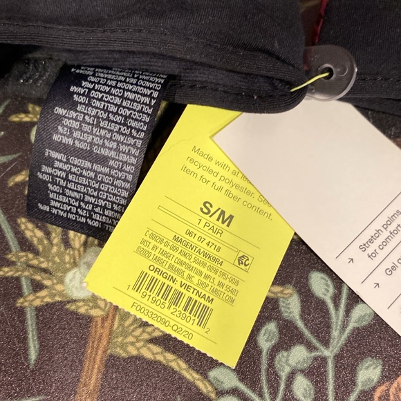 New all in motion Womens winter gloves size s/m - Picture 4 of 4